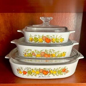 Corningware set of 3 dishes with lids